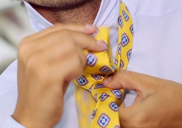 How To Tie A Half Windsor Knot