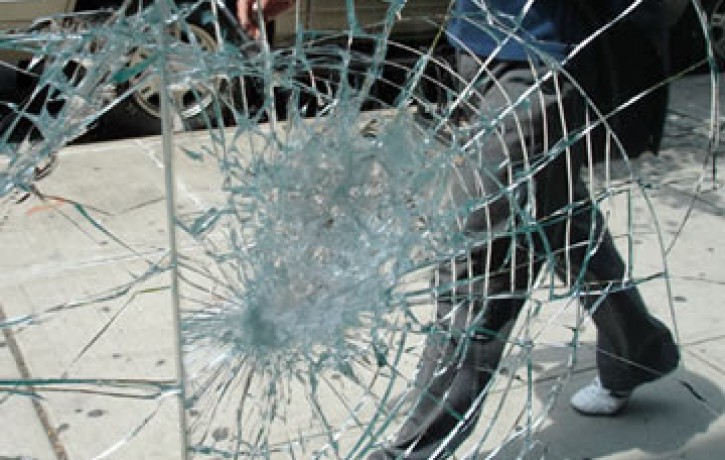 Dd7f Close Up 2 Of Broken Glass 742 1