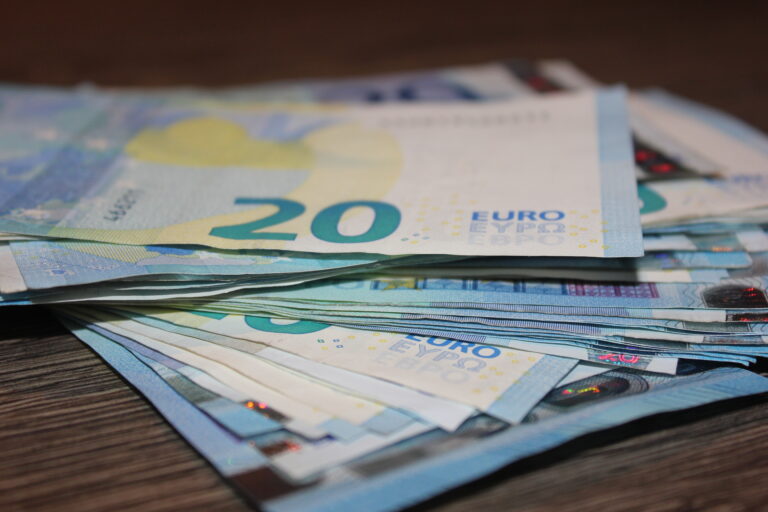 Eiro Banknotes 3 1