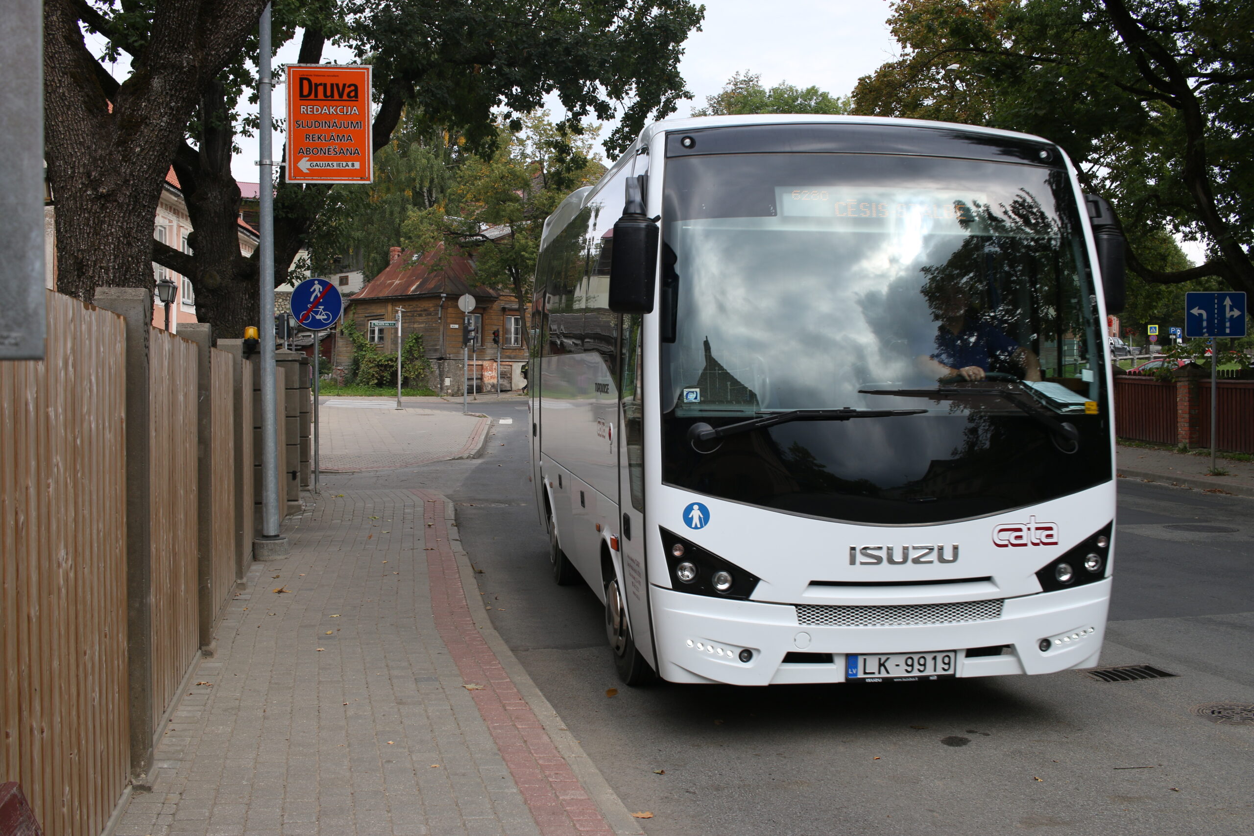 Skoleenu Autobuss Fotomarta 2 1