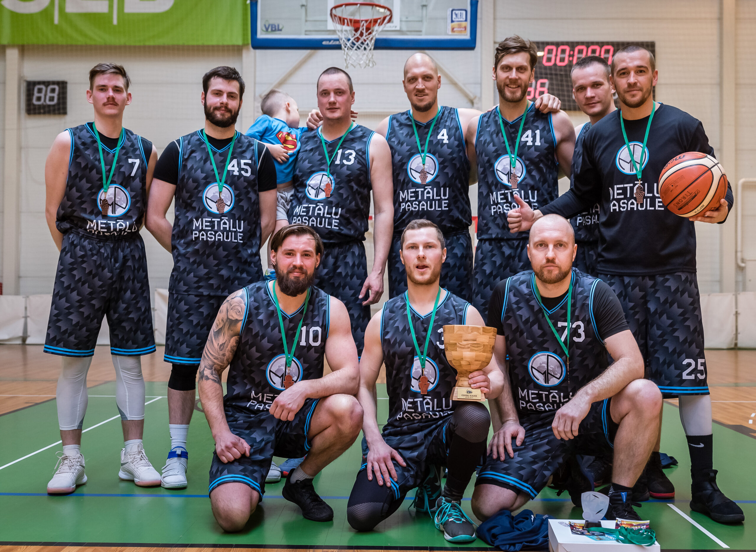 Baskets Metala Pasaule 1