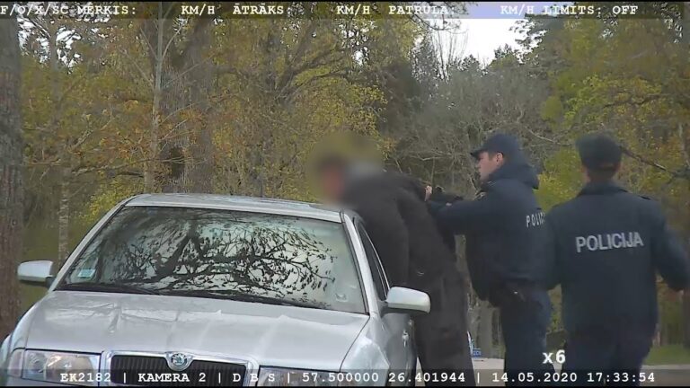 Policija Aiztur Autovad T Ju Kur Alkohola Reibum Bez Ties B M Traucas Ar 170 Km H 1