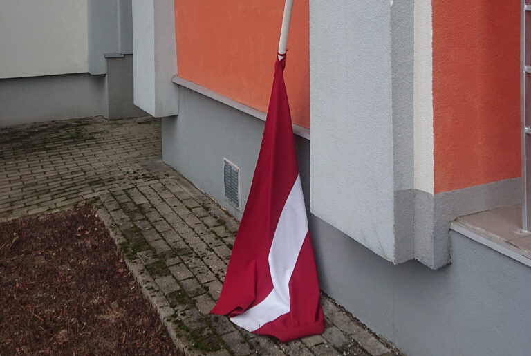 Garamejot Nogazies Karogs Foto Dainis 1