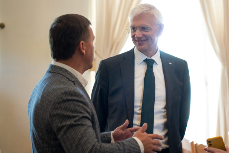 Karins Rozenbergs No Vienotibas Majaslapas